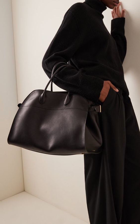 Sara - Timeless Elegance Suede Handbag